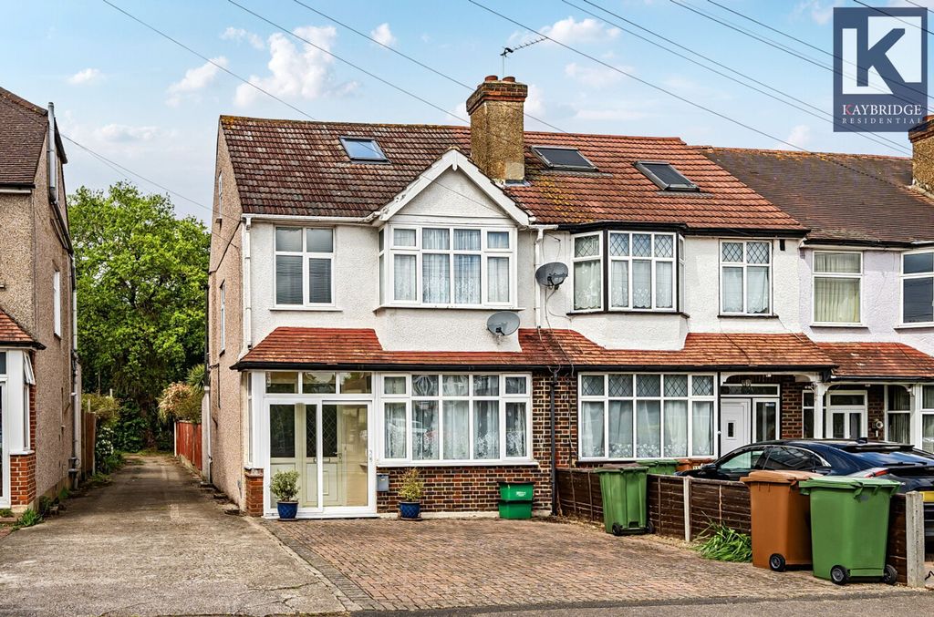 Property photo 1 of 20 Stoneleigh Avenue, Kt4