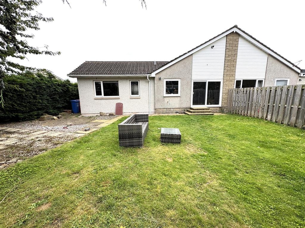 Property photo 1 of 16 80 Mossmill Park, Mosstodloch