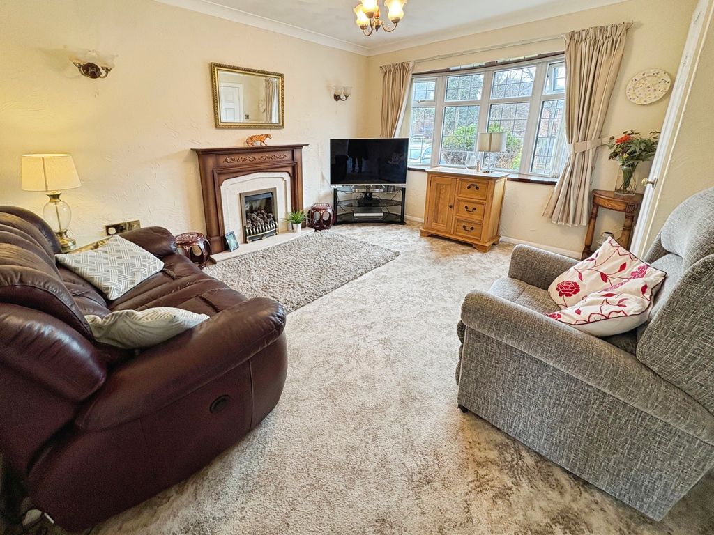 Property photo 2 of 19 Lounge