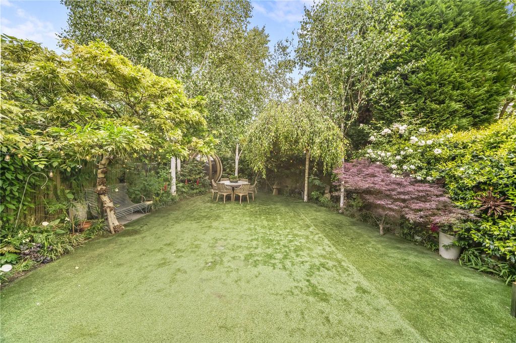 Property photo 3 of 19 Garden
