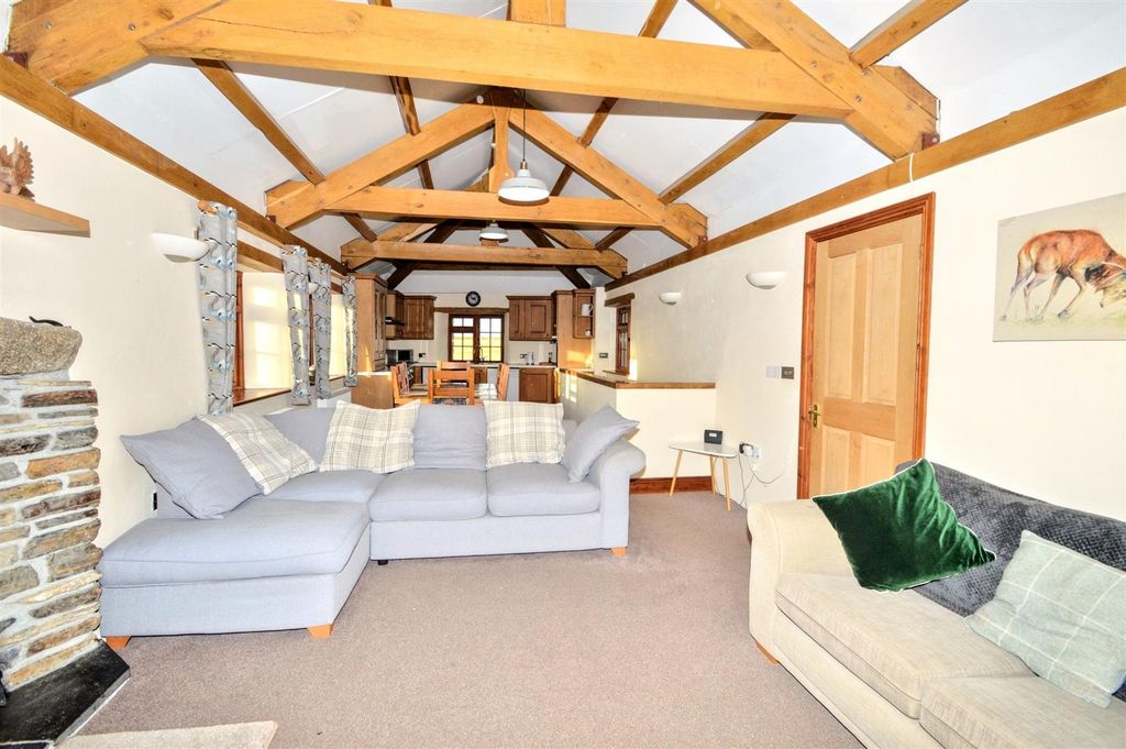 Property photo 3 of 16 3 Sitting Area