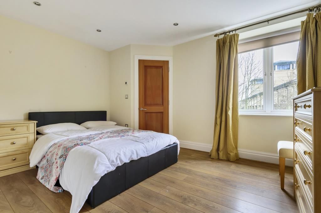 Property photo 3 of 10 Bedroom