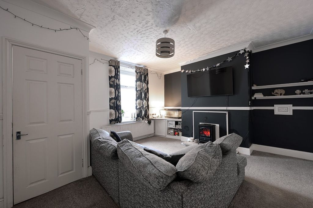 Property photo 2 of 10 3705028
