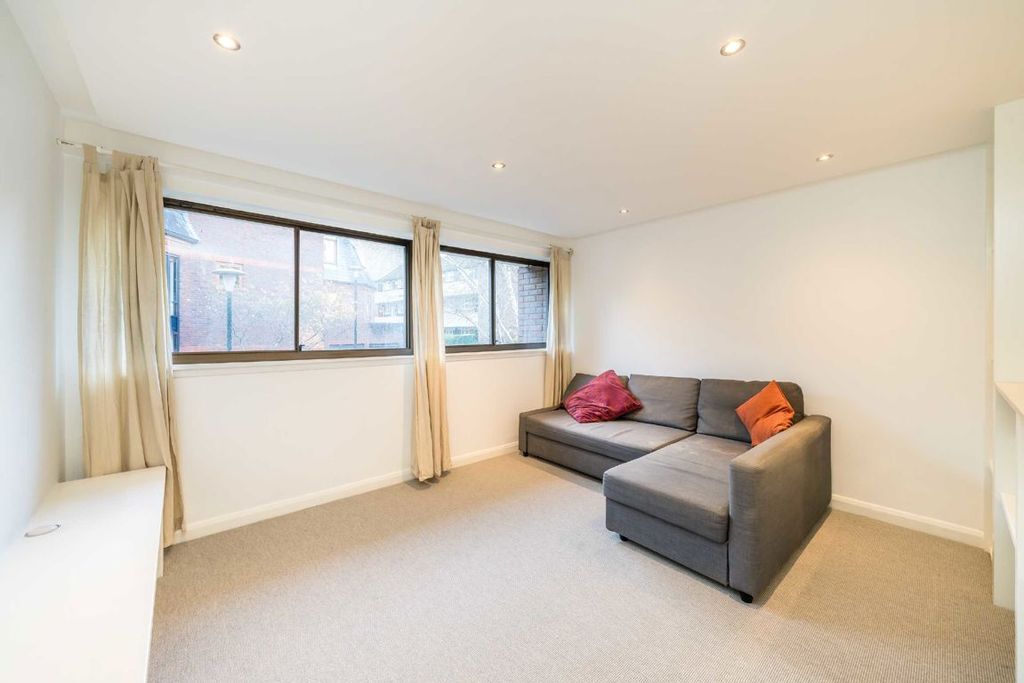 Property photo 1 of 2