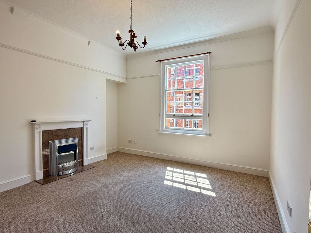 Property photo 3 of 18 Living Room