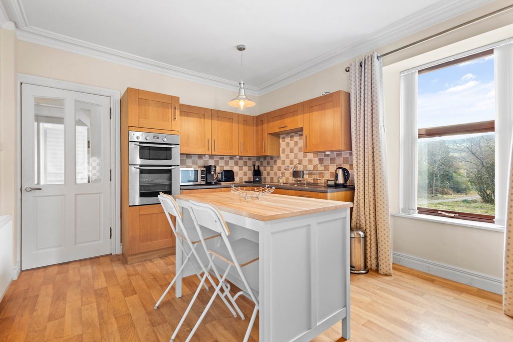 Property photo 3 of 25