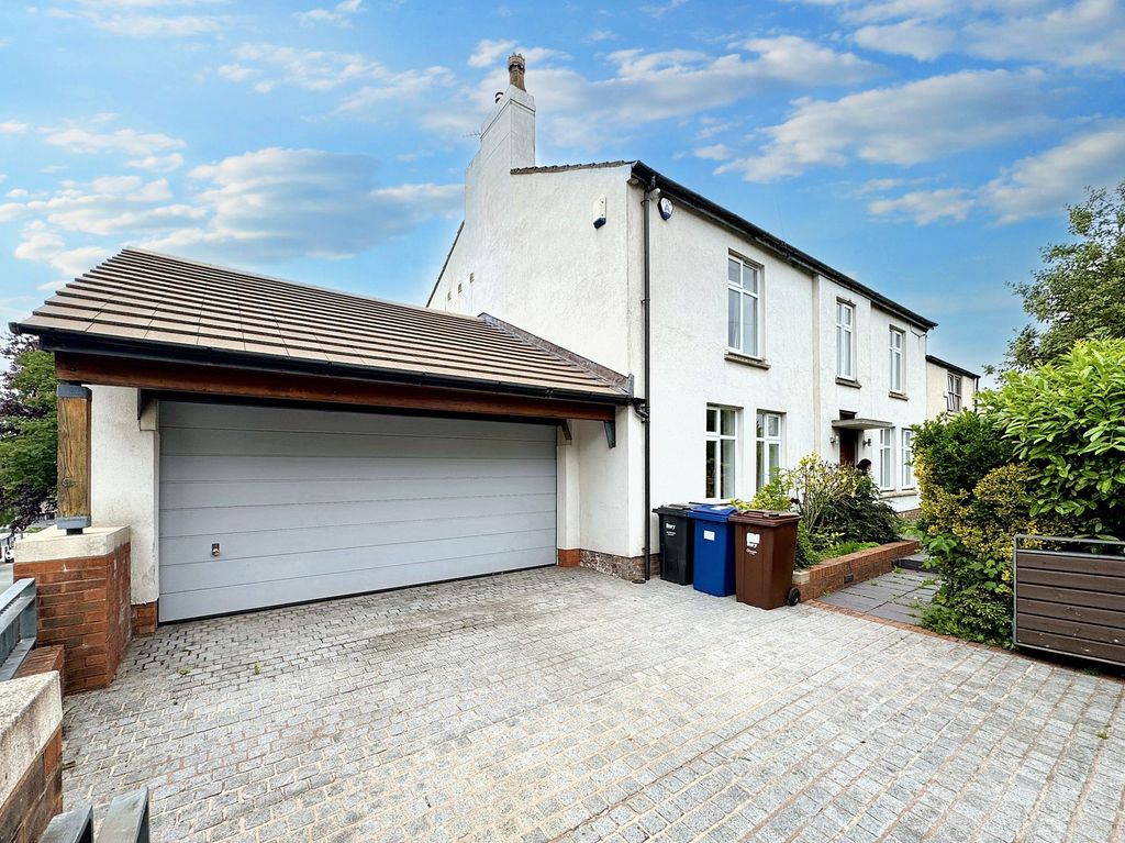 Property photo 1 of 33