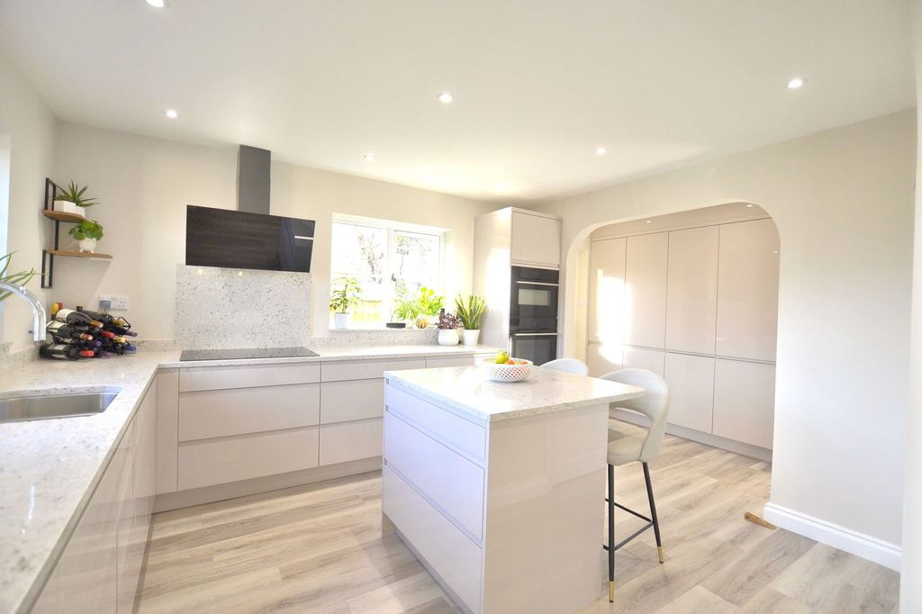 Property photo 3 of 24