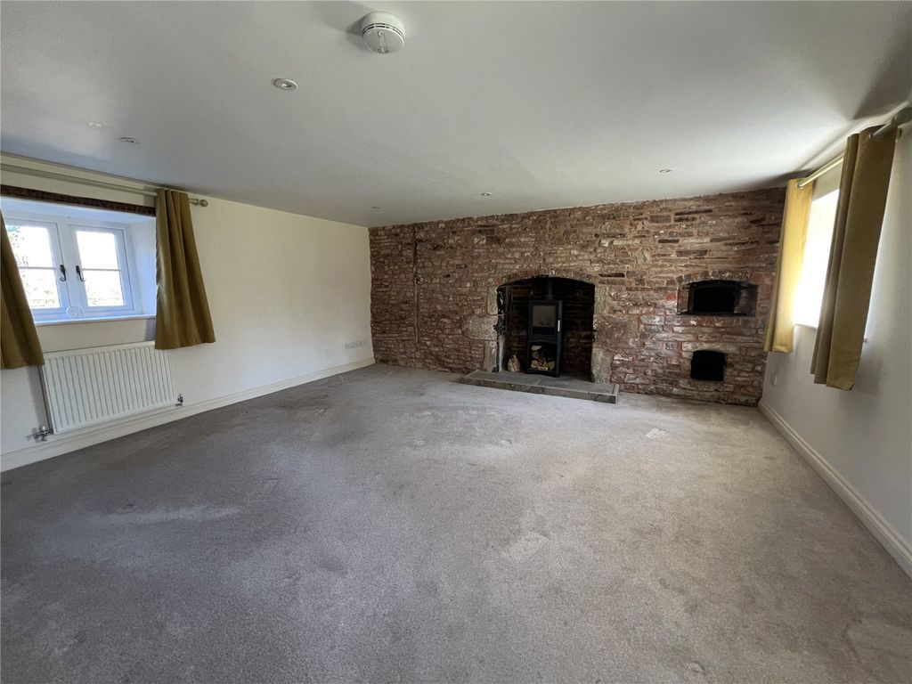 Property photo 3 of 4 Living Room