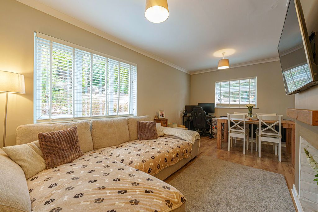 Property photo 3 of 39