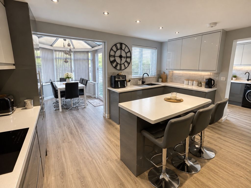 Property photo 3 of 12 5563673