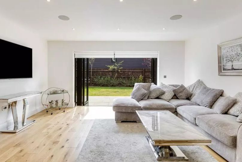 Property photo 3 of 12