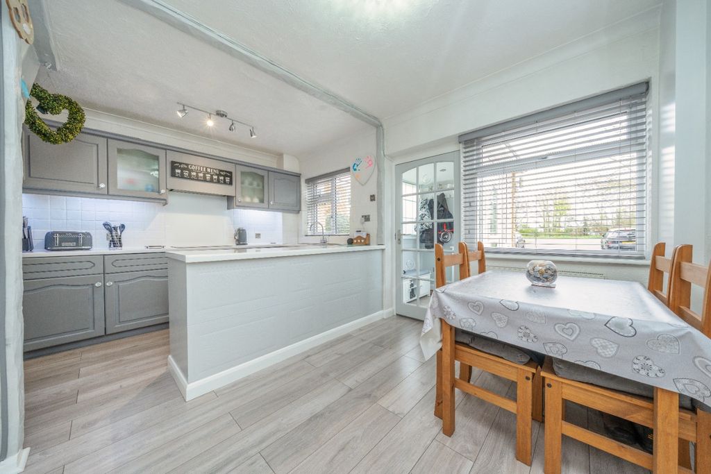 Property photo 2 of 15 5004842