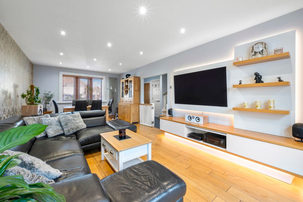 Property photo 3 of 21 Picture No. 15