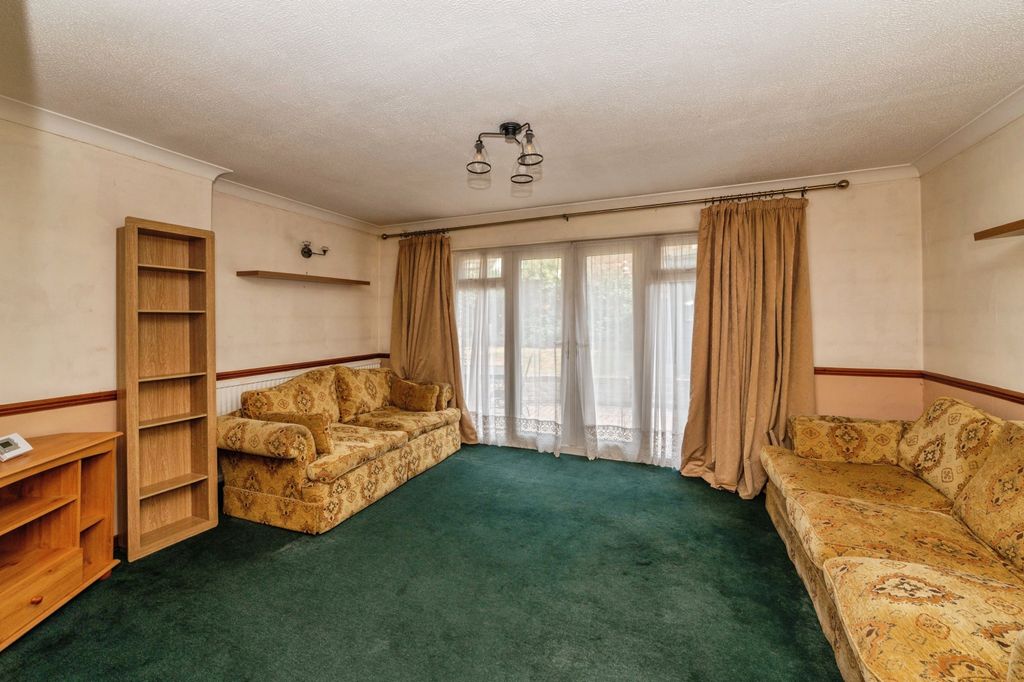 Property photo 2 of 18