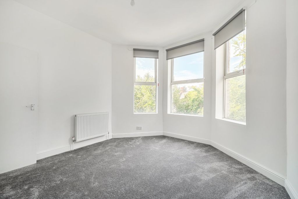 Property photo 3 of 17 Picture No. 02