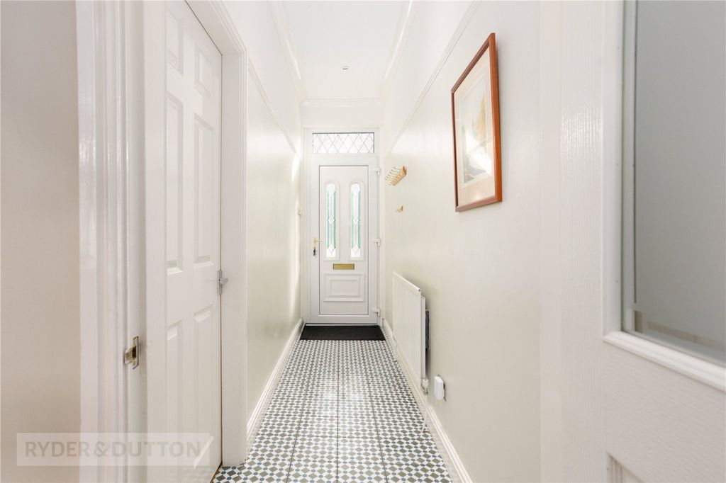 Property photo 3 of 22 Entrance Hall