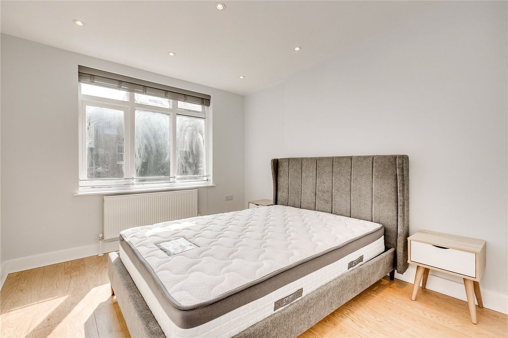 Property photo 3 of 11 Bedroom