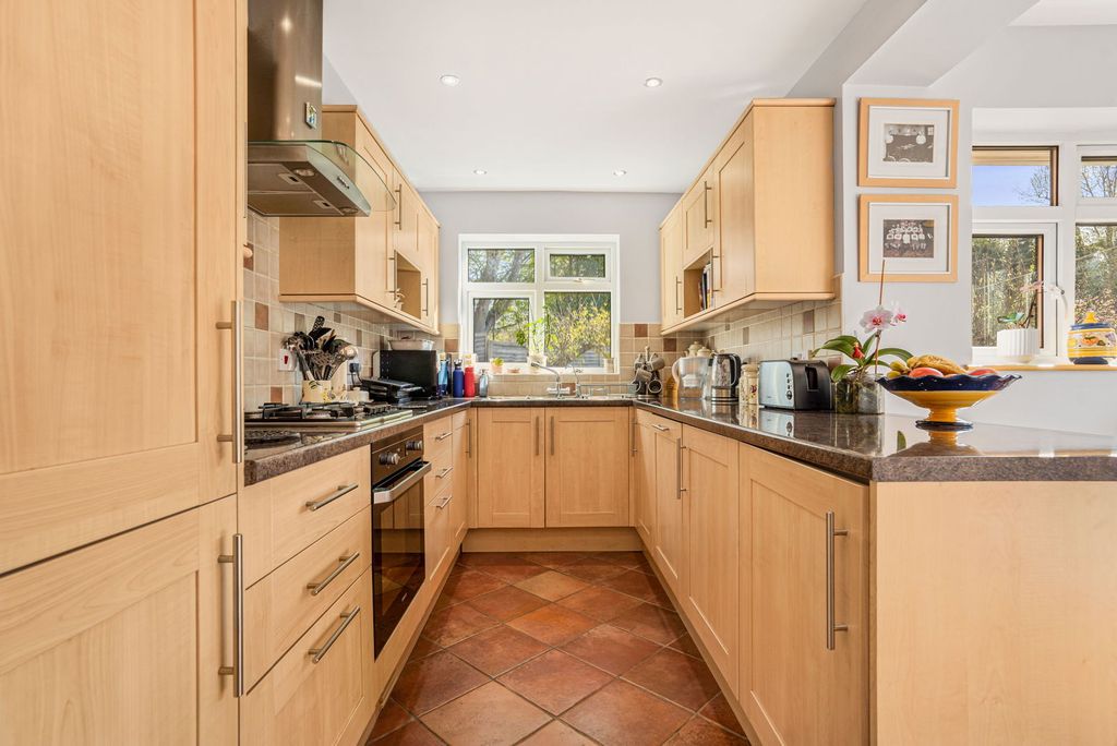 Property photo 3 of 35
