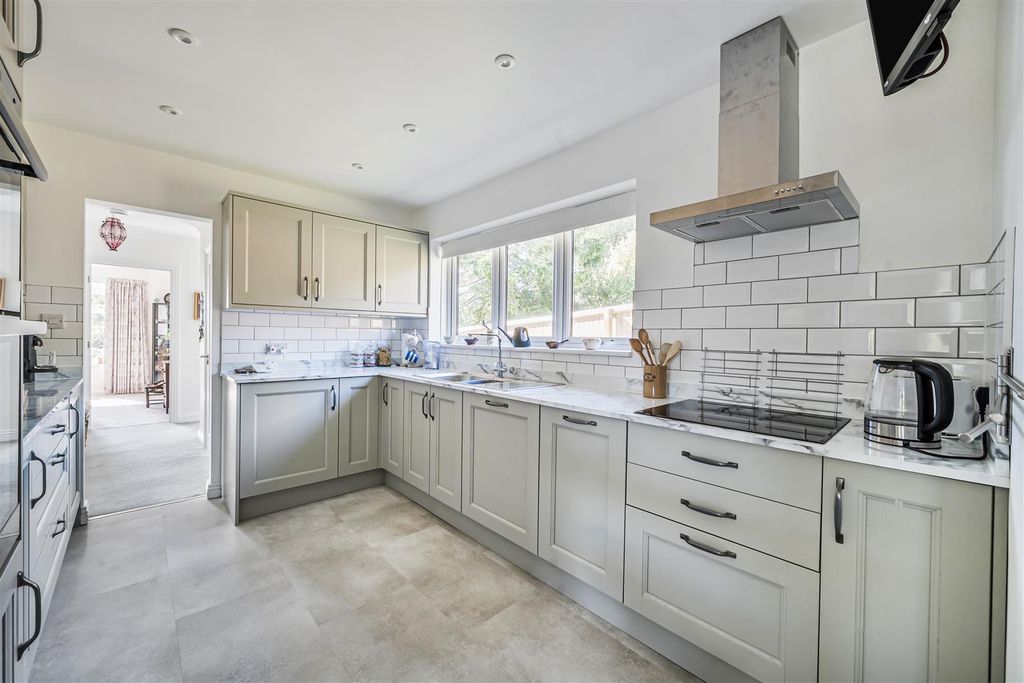 Property photo 3 of 16 Kitchen