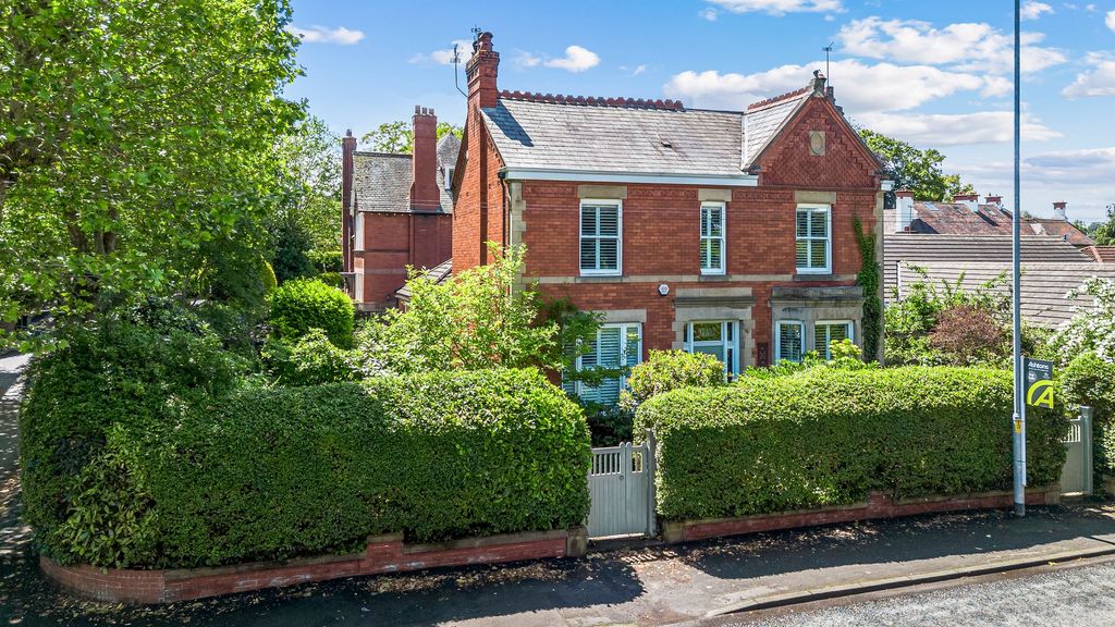 Property photo 1 of 32