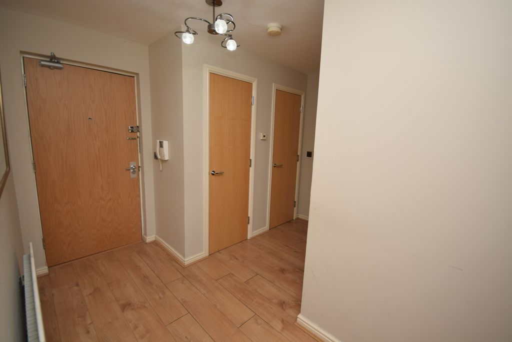 Property photo 3 of 7 Hallway