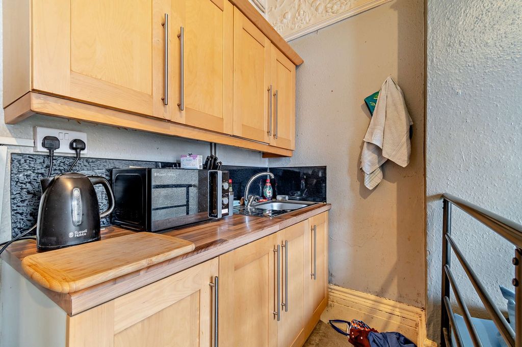 Property photo 3 of 41