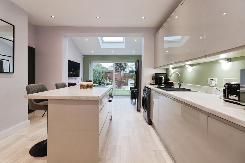 Property photo 2 of 19 Kitchen