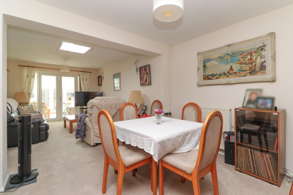 Property photo 3 of 12 Picture 3