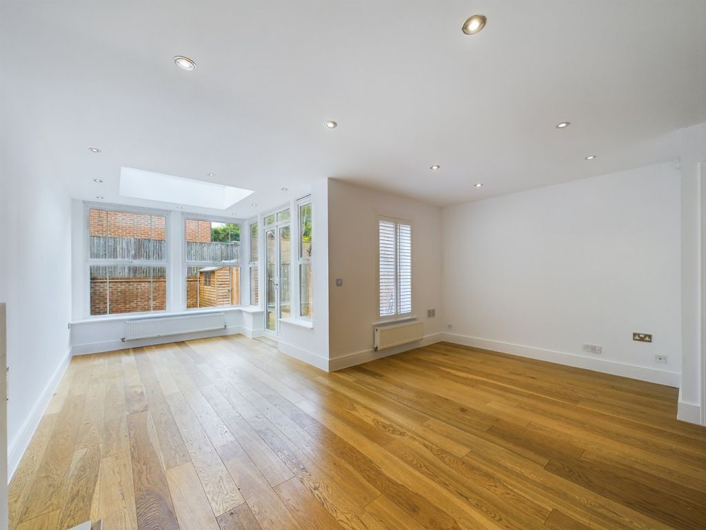 Property photo 2 of 14 Picture No. 20