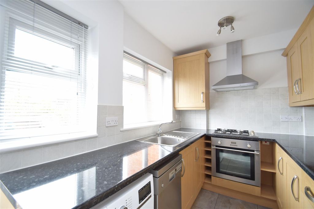 Property photo 3 of 12 Kitchen