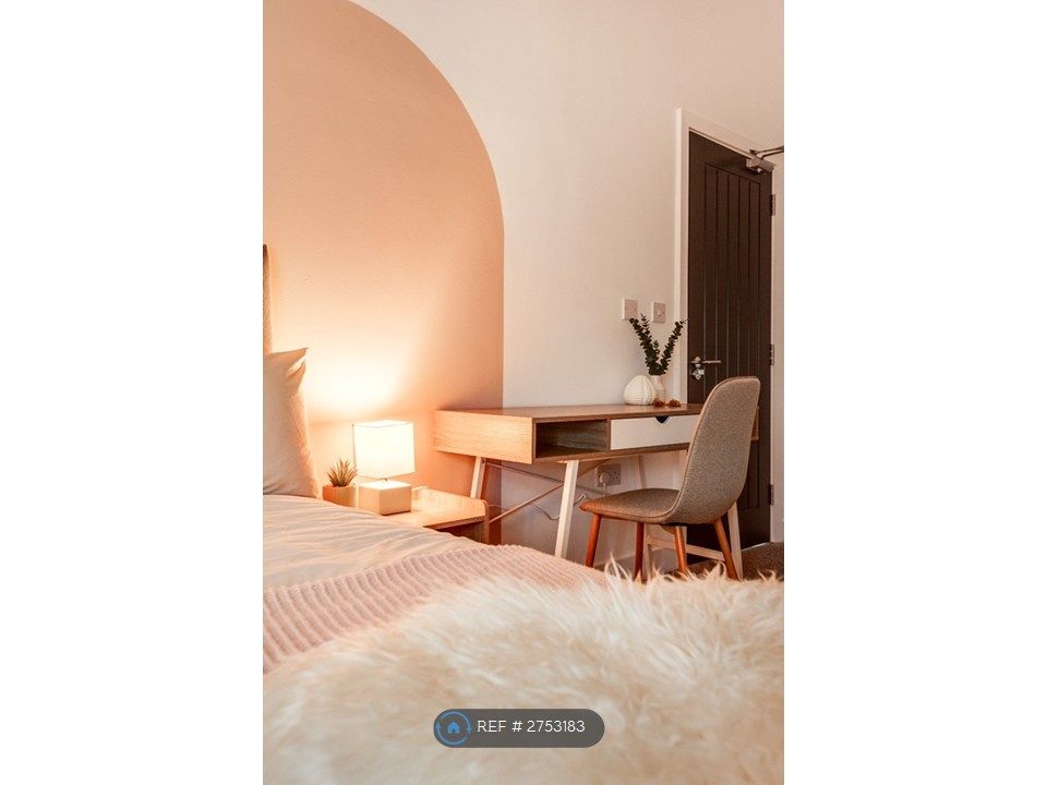 Property photo 3 of 6 Bedroom 7