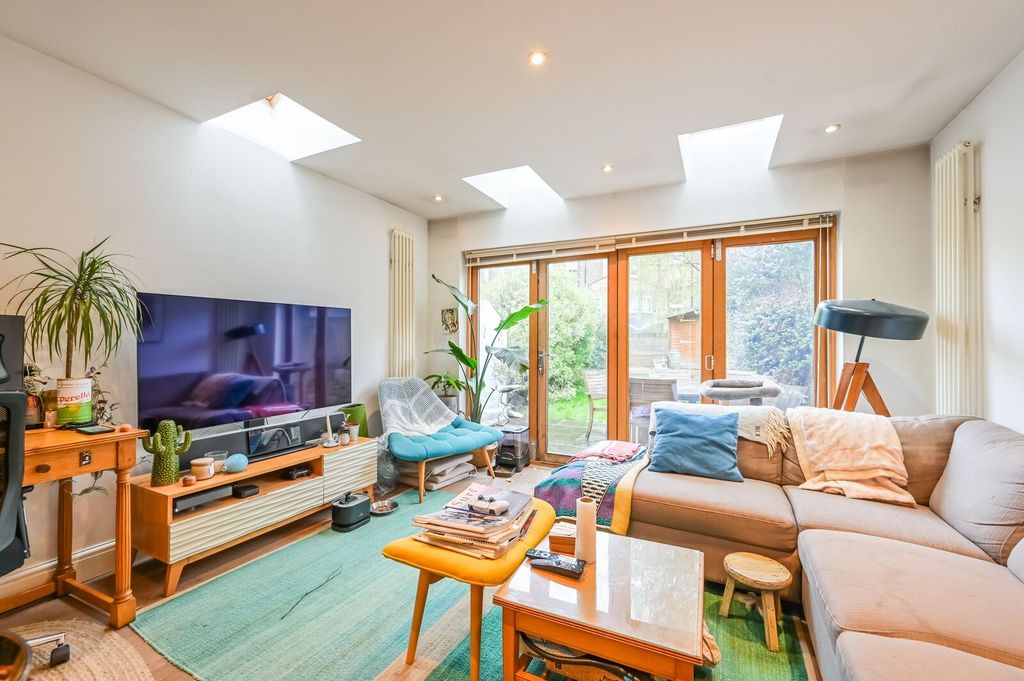 Property photo 1 of 11