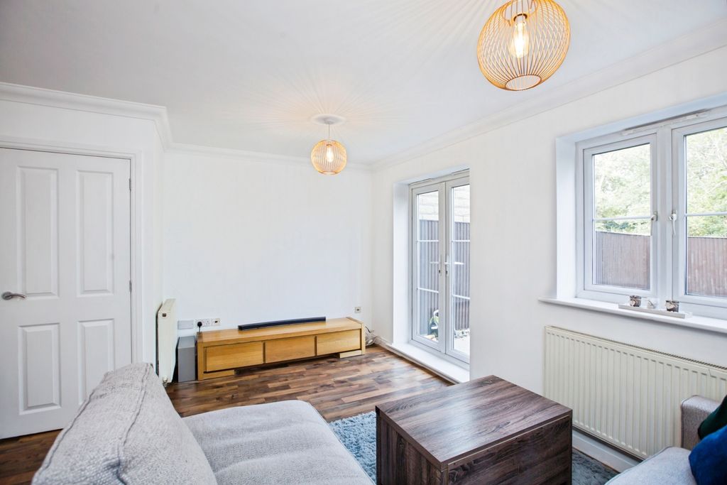 Property photo 2 of 18 Lounge