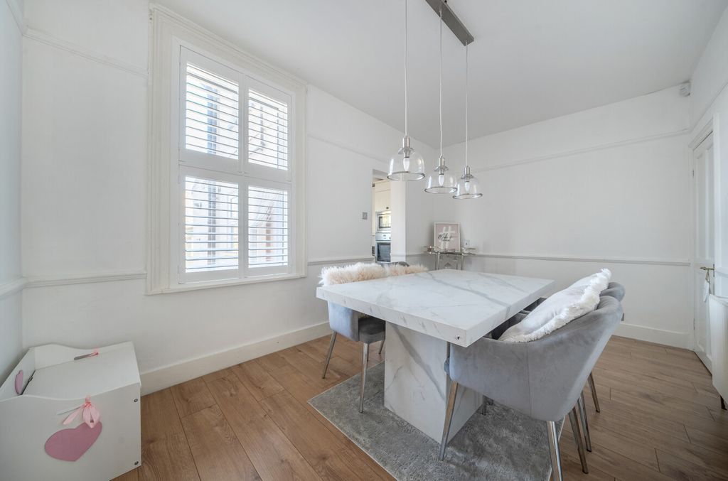 Property photo 3 of 23 1451663-21-69Ea3A...