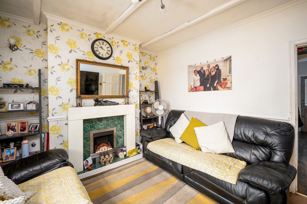 Property photo 3 of 21 03