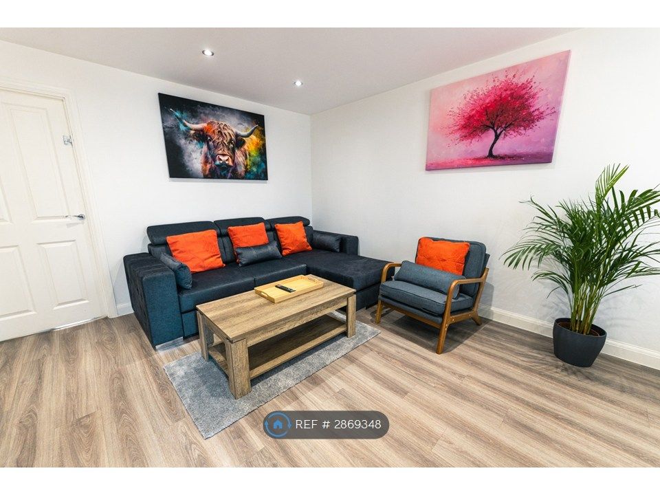 Property photo 3 of 17 Lounge