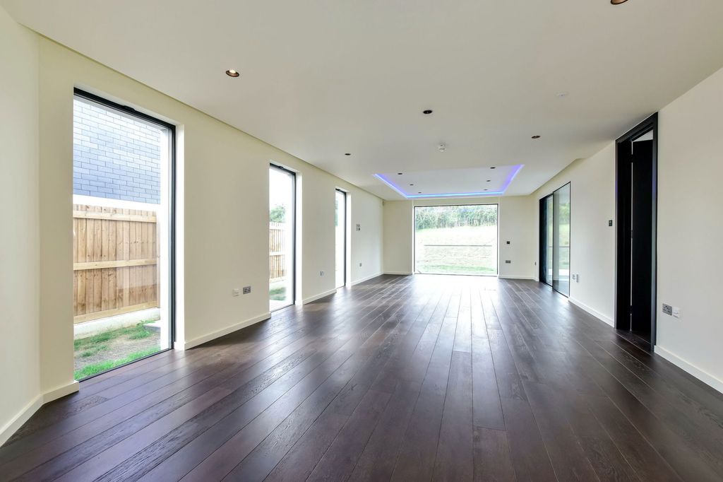 Additional image 6 of 7 bed detached house to rentCrouch Lane, Goffs Oak, Waltham Cross EN7