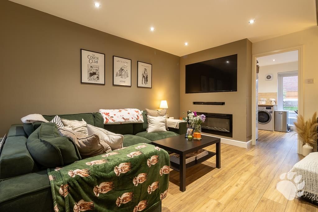 Property photo 2 of 16 Lounge