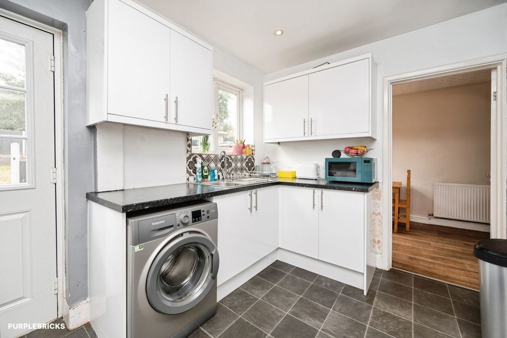 Property photo 2 of 27