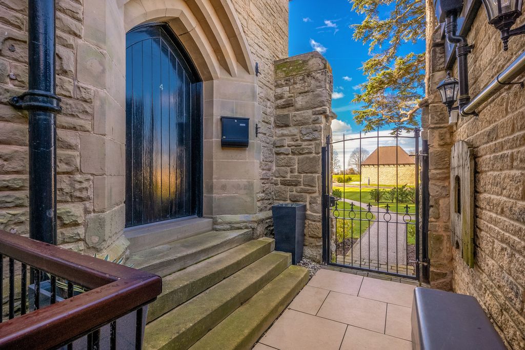 Additional image 9 of 2 bed flat for saleBirmingham Road Hatton Warwick, Warwickshire CV35