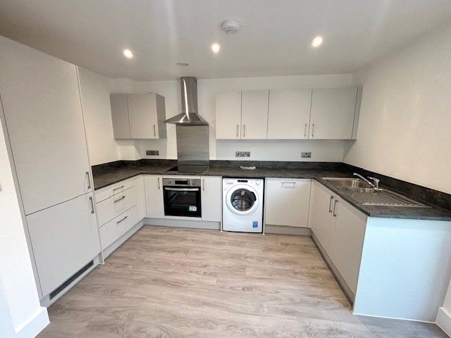 Property photo 3 of 10 Kitchen