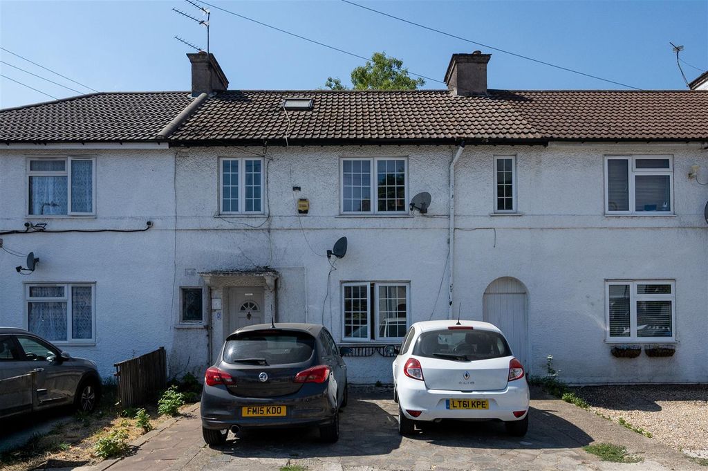 Property photo 1 of 11 Daniels_2 Brentfield Close Neasden, London Nw10_00