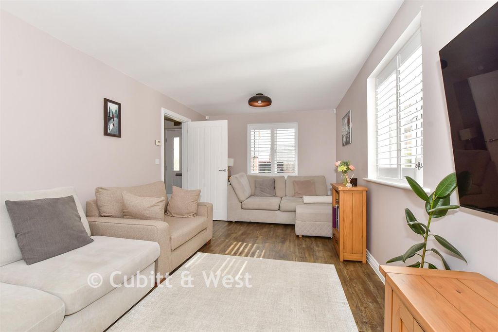 Property photo 1 of 15 Lounge
