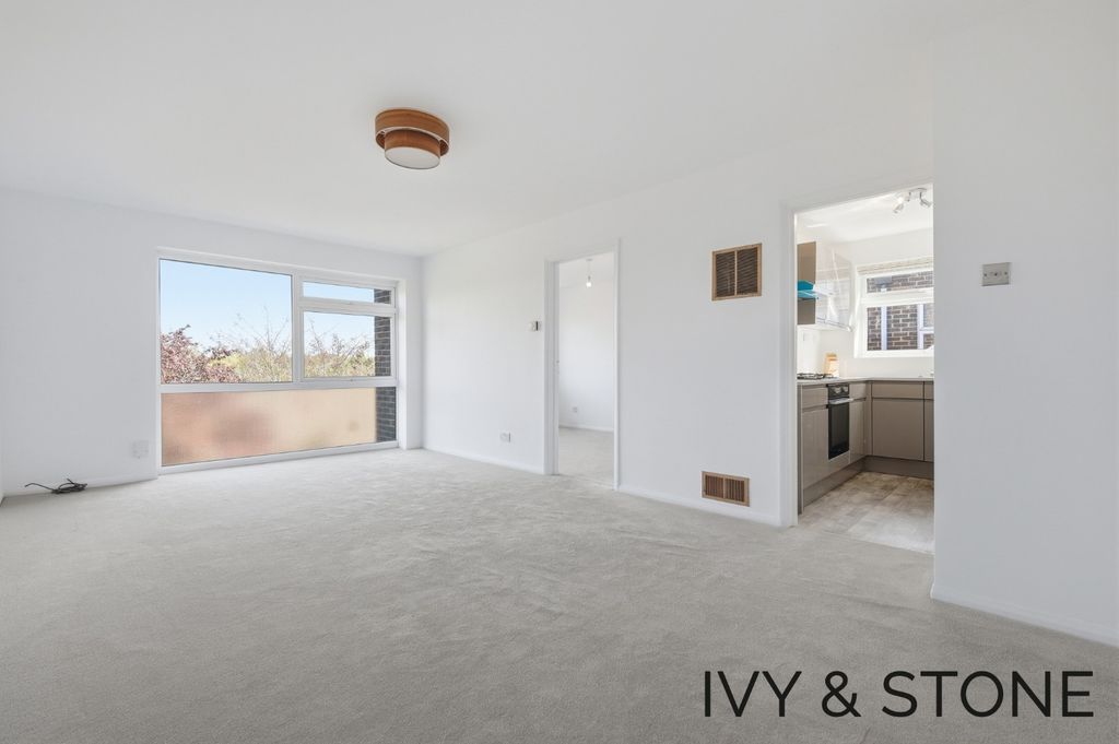 Property photo 2 of 17 5063572