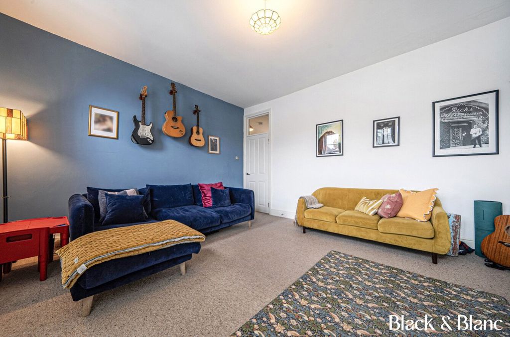 Property photo 2 of 24 Living Room