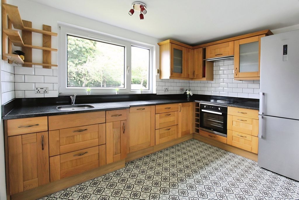 Property photo 1 of 10 Kitchen