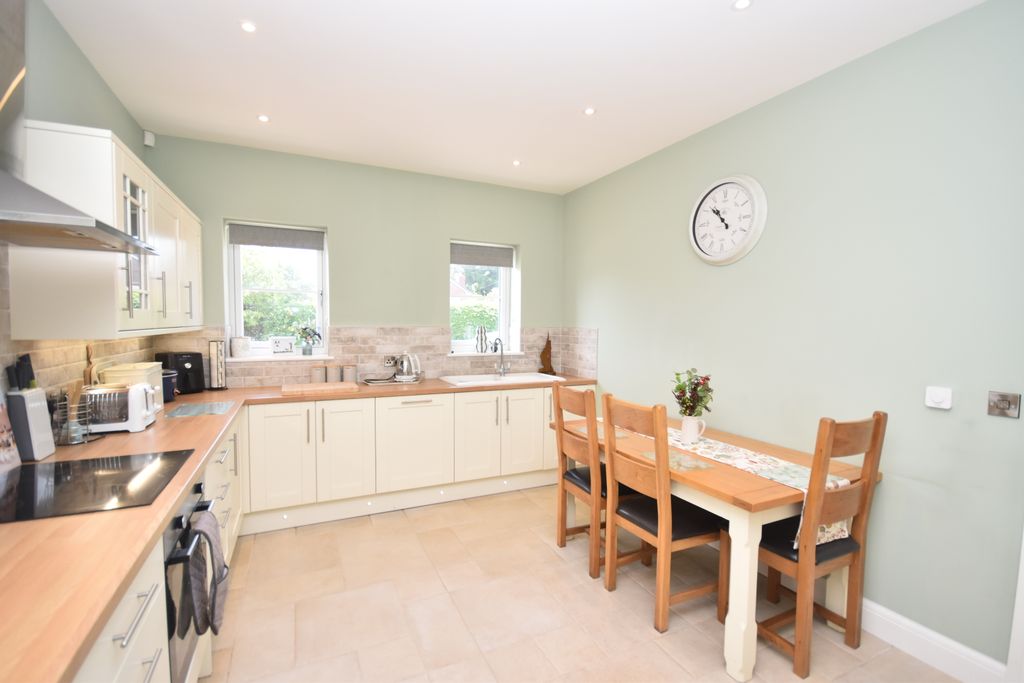 Property photo 2 of 17 Kitchen/Diner