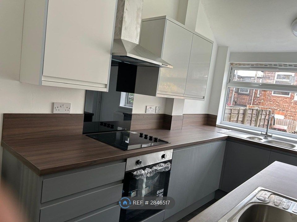 Property photo 3 of 11 Dining Room