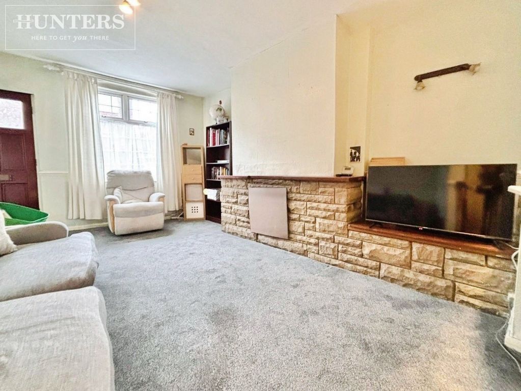 Property photo 3 of 13 Pbox-Living_Room-345913.Jpg